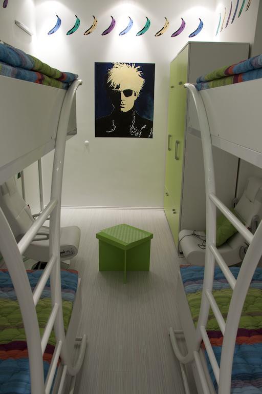 בלגרד Pop Art Hostel חדר תמונה